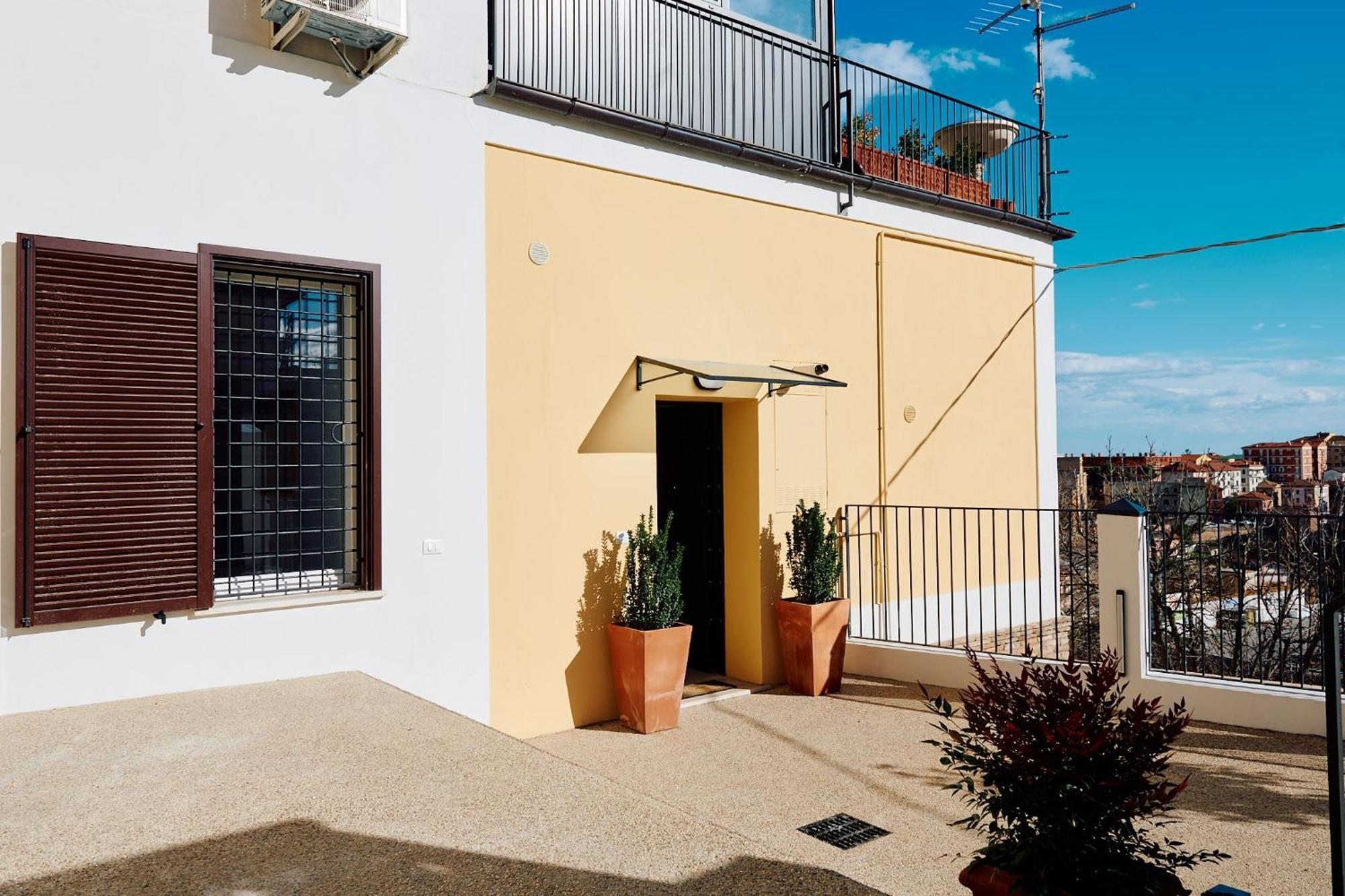 Relais Al Teatro Bed & Breakfast Chieti Exterior photo